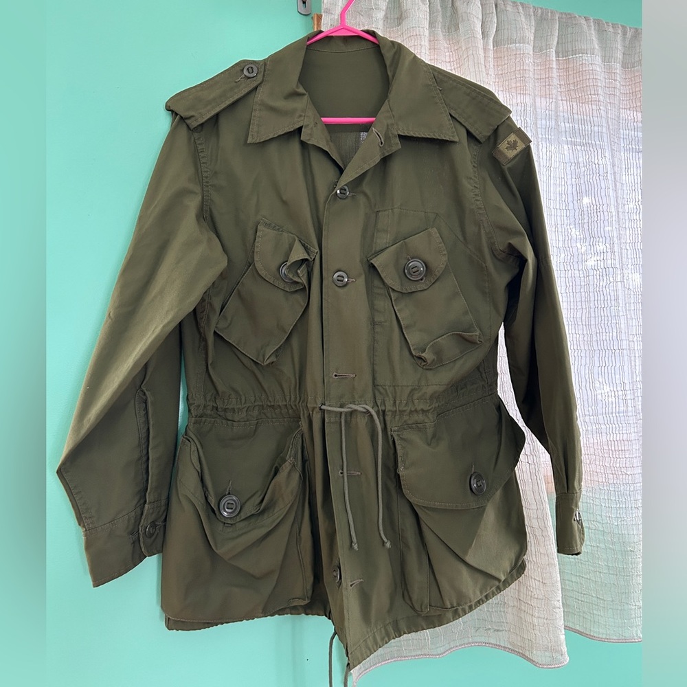 Army green Canadian military fatigue light weight jacket